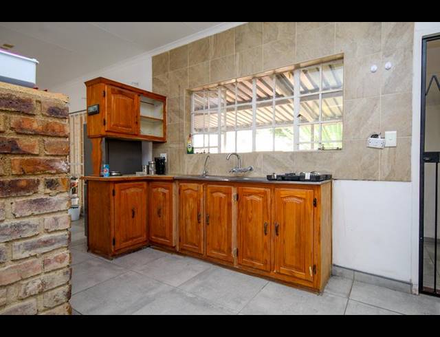 4 BEDROOM HOUSE FOR SALE IN ROOIHUISKRAAL